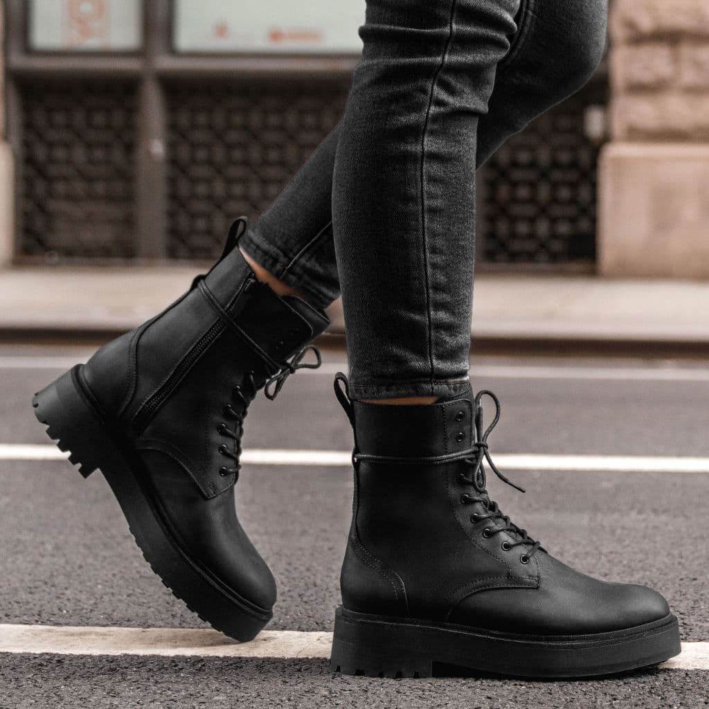 Quest | Black Matte, view 8